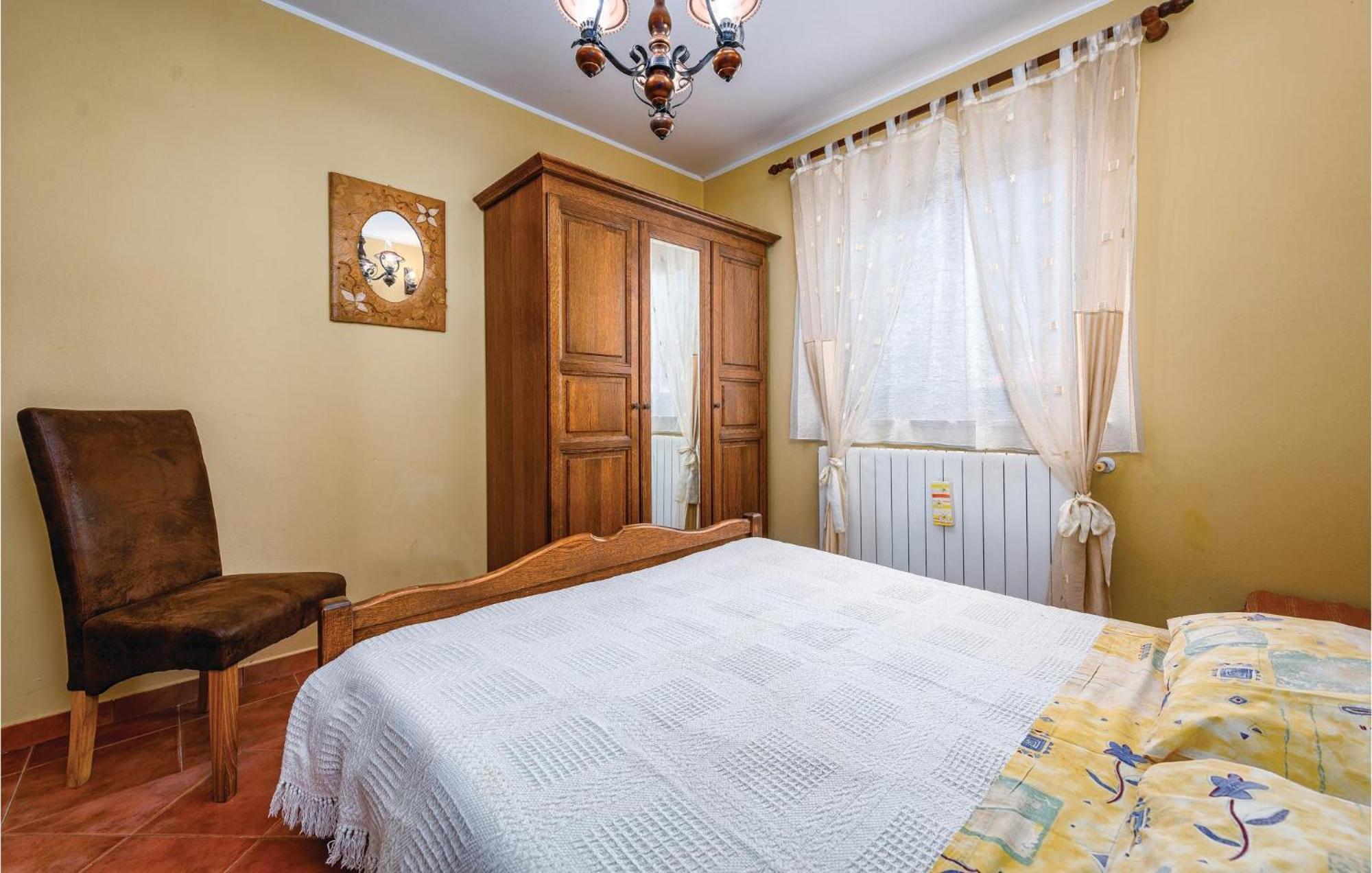 Stunning Apartment In Rovinj With Kitchen Екстер'єр фото