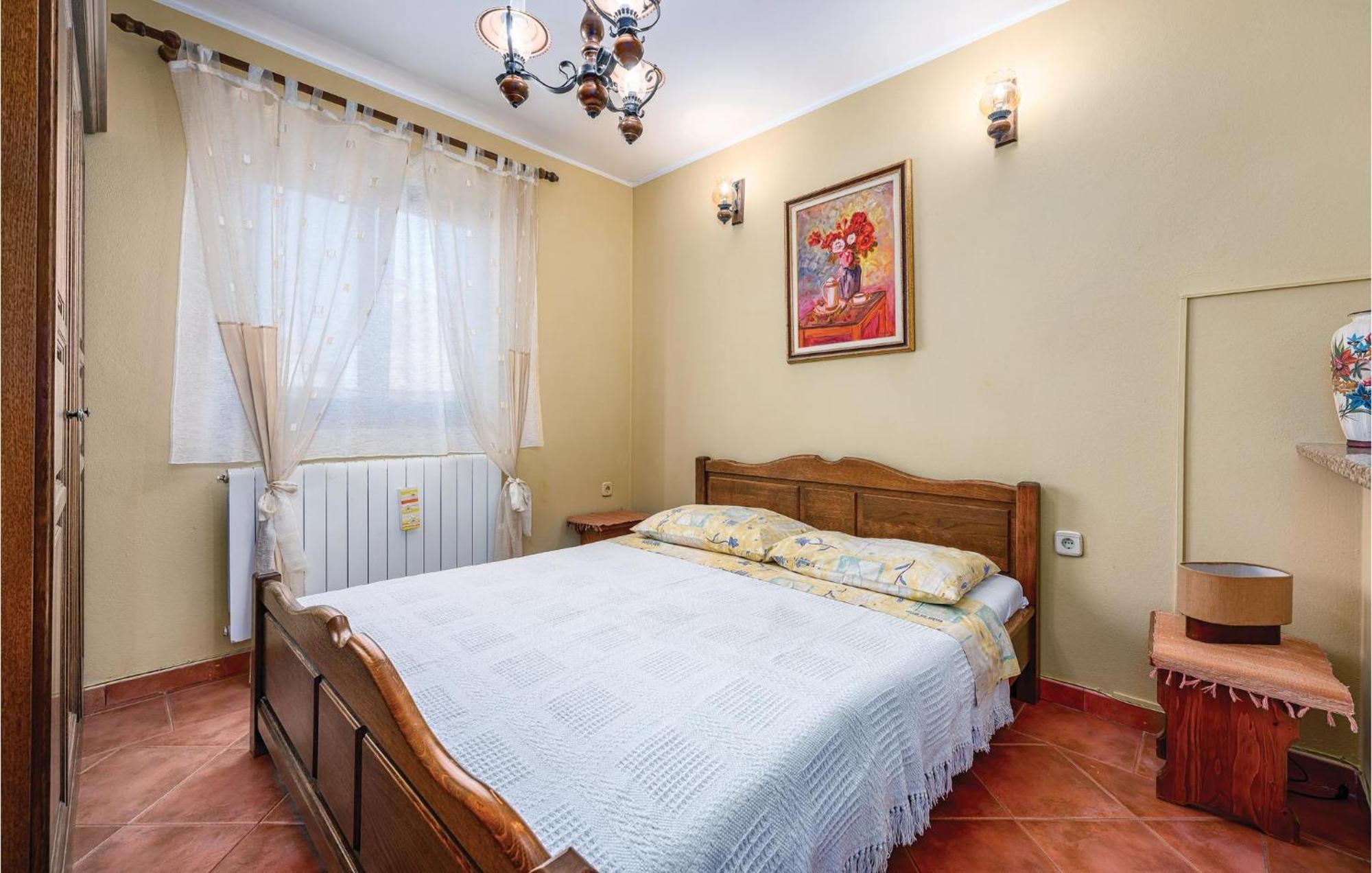 Stunning Apartment In Rovinj With Kitchen Екстер'єр фото