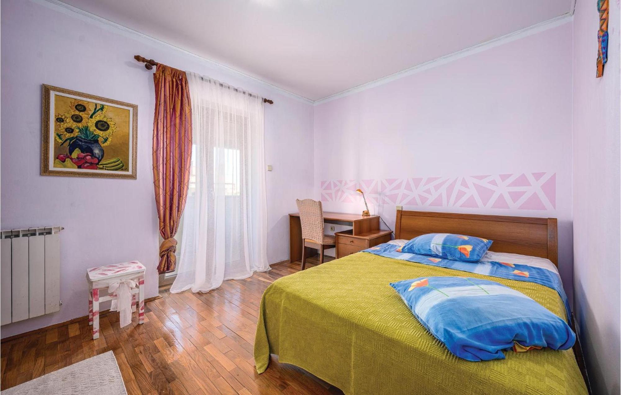 Stunning Apartment In Rovinj With Kitchen Екстер'єр фото