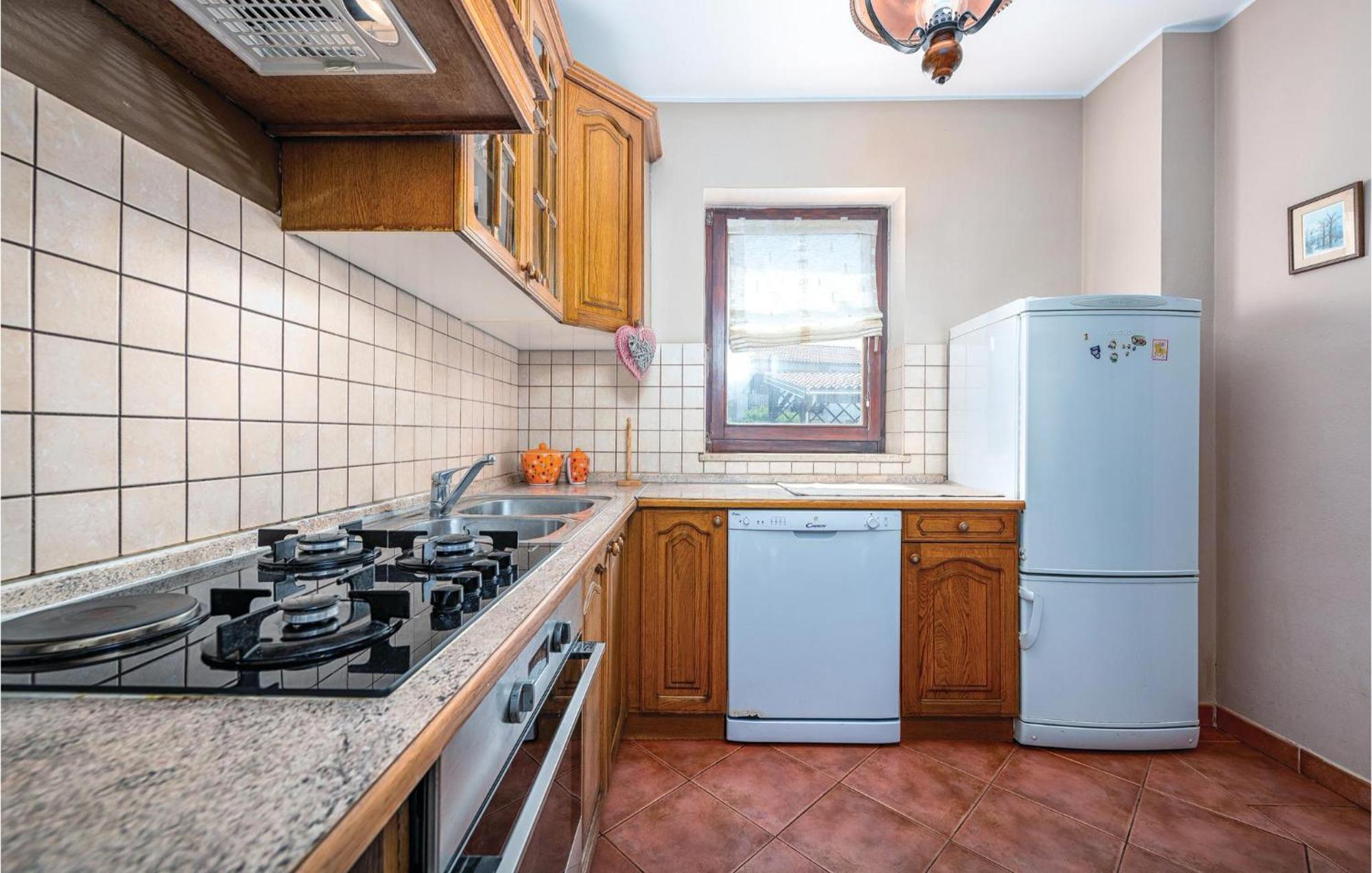 Stunning Apartment In Rovinj With Kitchen Екстер'єр фото