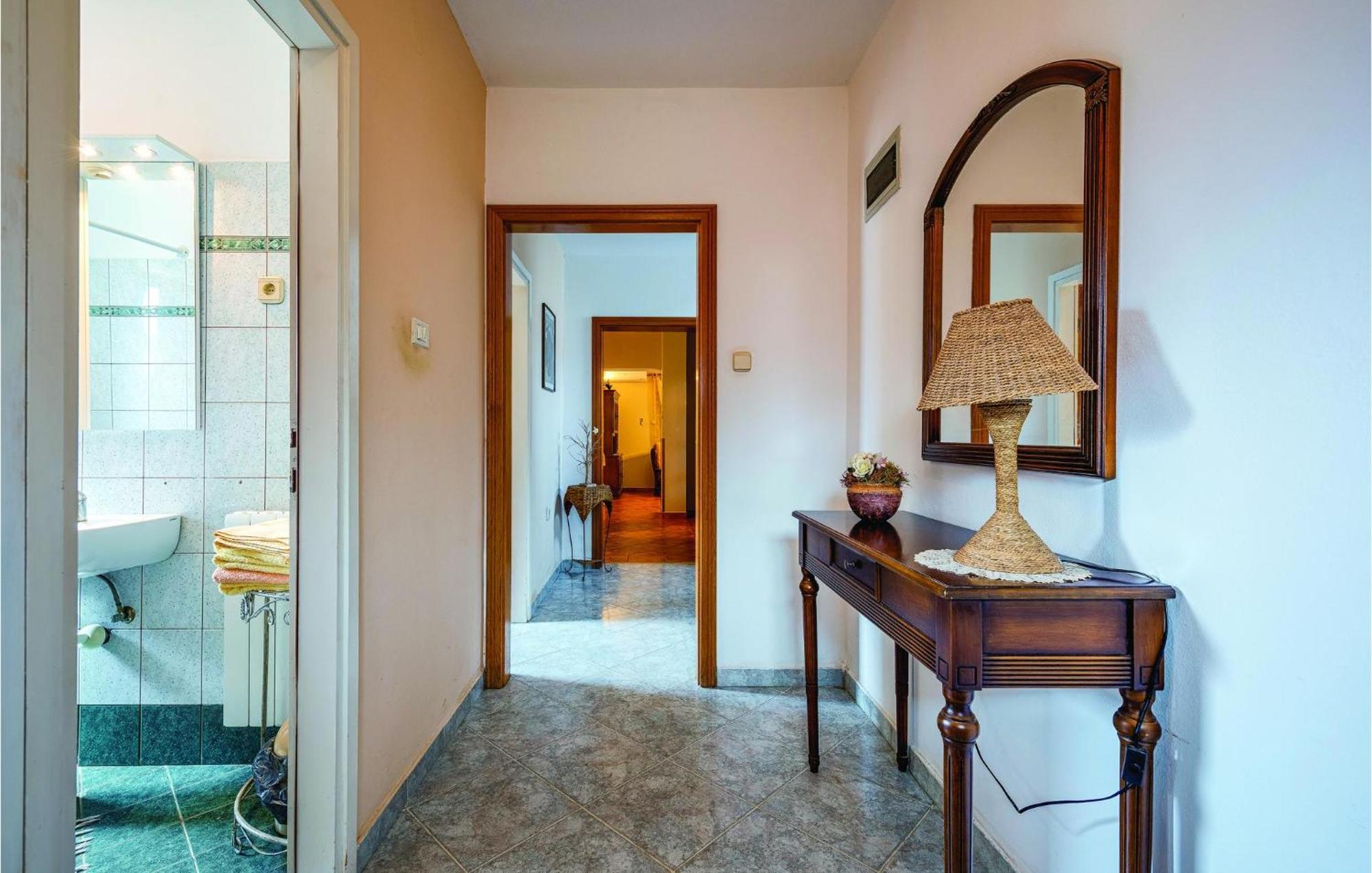Stunning Apartment In Rovinj With Kitchen Екстер'єр фото