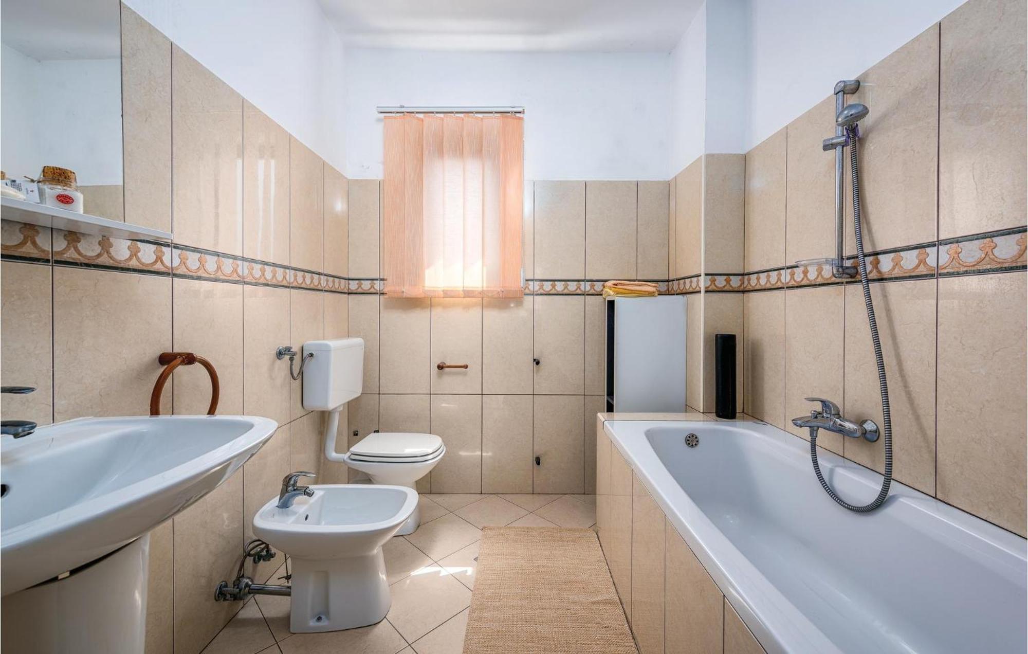 Stunning Apartment In Rovinj With Kitchen Екстер'єр фото