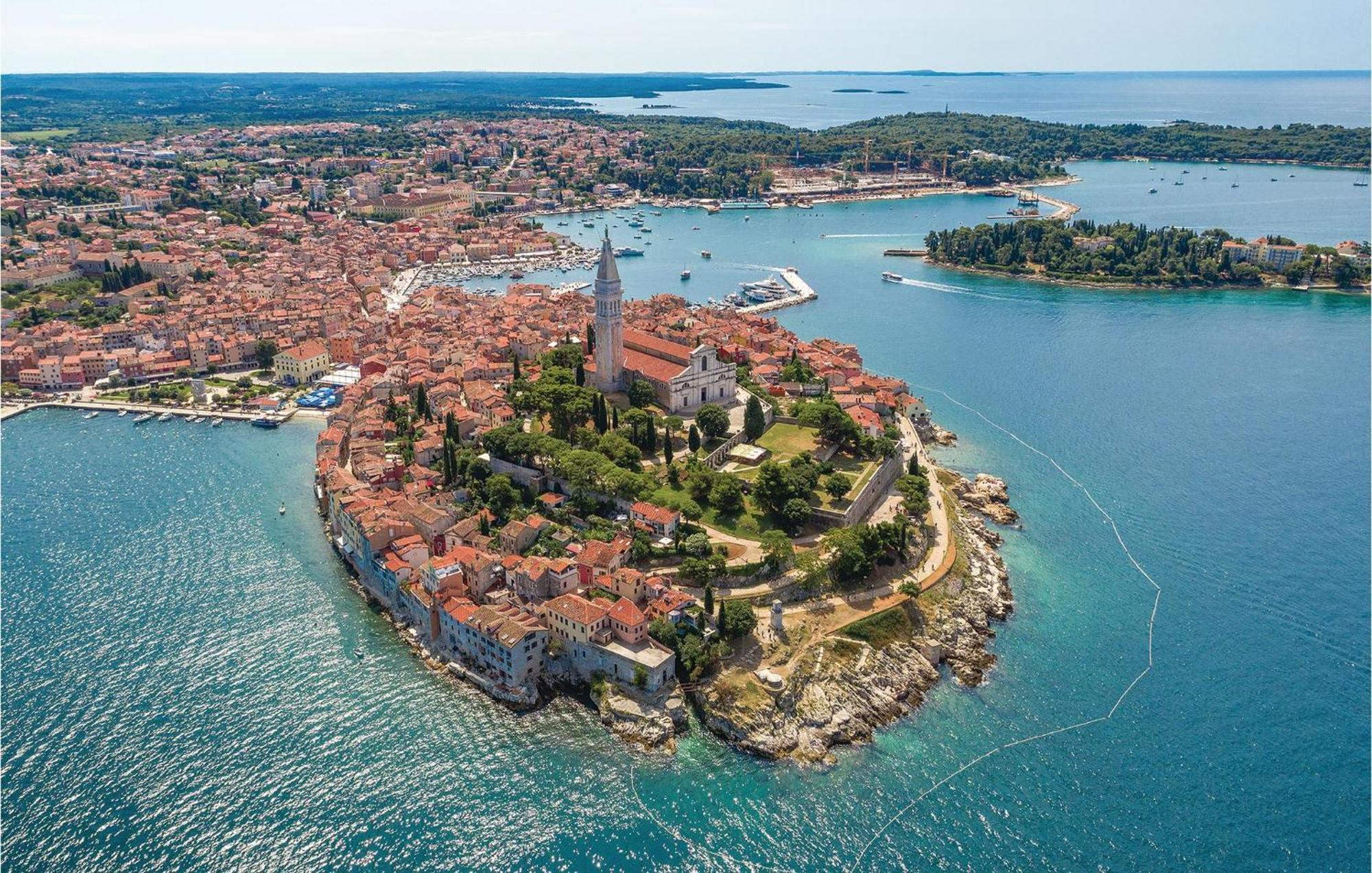 Stunning Apartment In Rovinj With Kitchen Екстер'єр фото